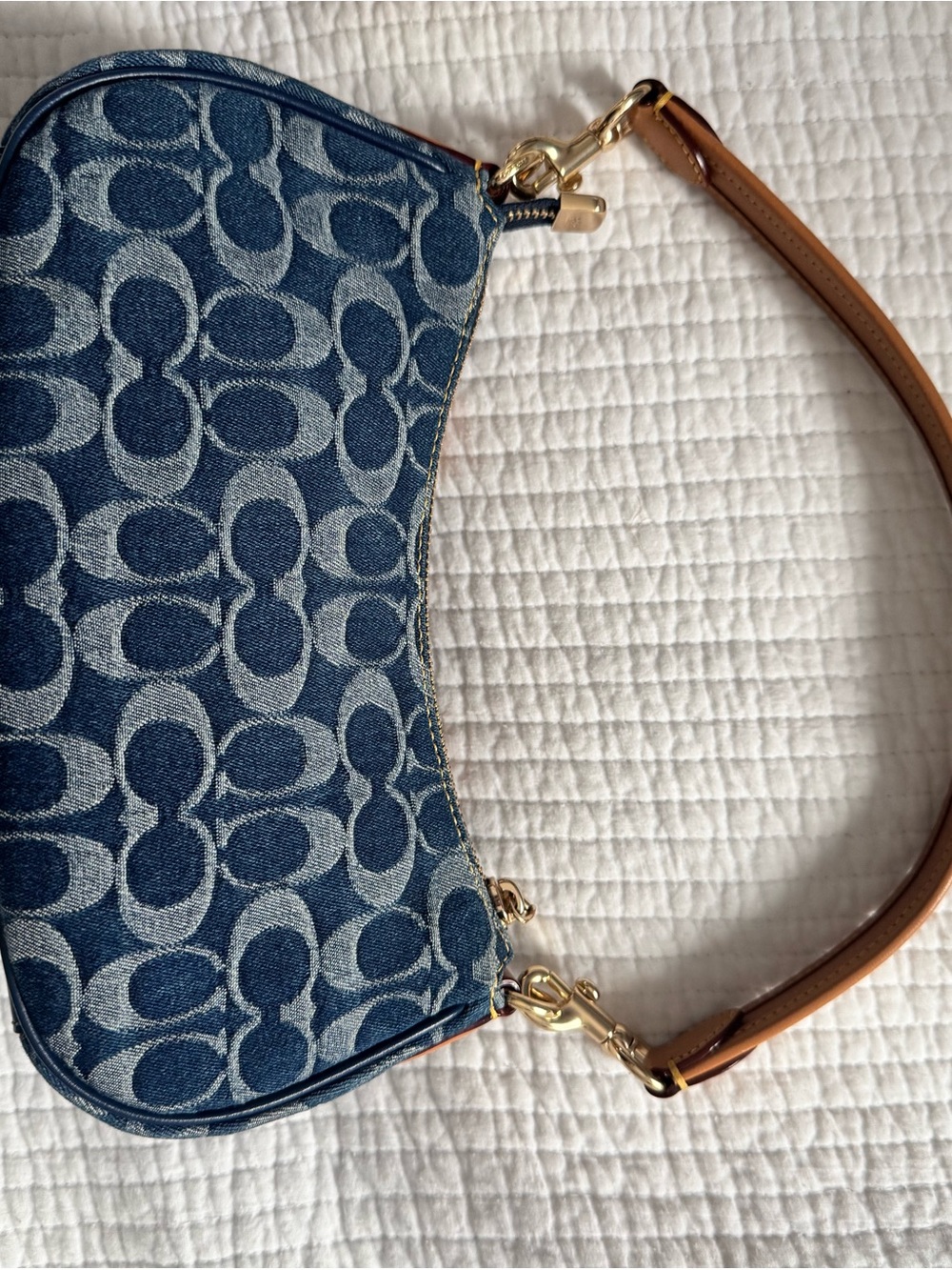 Coach Ashton Bag in Signature Denim - Picture 4 of 5